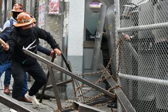 bolivia:-protestos-desafiam-governo-apos-aumento-de-combustiveis