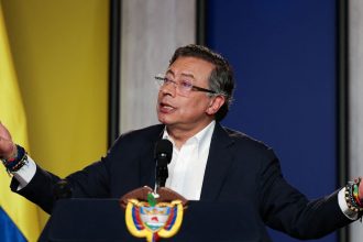 apos-fala-de-trump,-petro-diz-que-pegara-em-armas-se-necessario