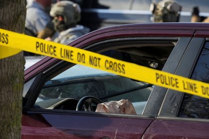 agente-de-imigracao-atira-e-mata-mulher-em-minneapolis,-nos-eua