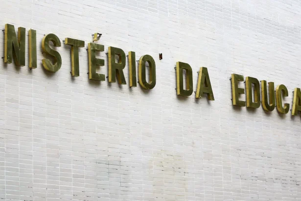 formacao-de-professores-a-distancia-mostra-desempenho-53,1%-inferior