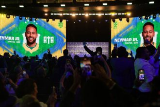 neymar-nao-treina-em-apresentacao-e-preocupa-a-duas-semanas-da-copa