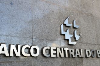 mercado-financeiro-eleva-previsao-da-selic-para-13,75%-ao-ano