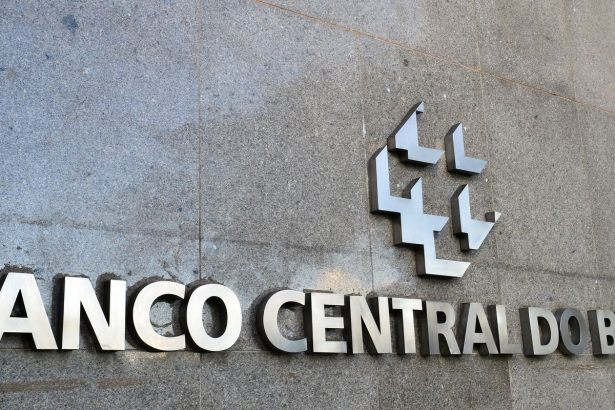 mercado-financeiro-eleva-previsao-da-selic-para-13,75%-ao-ano