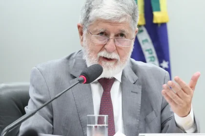 celso-amorim:-ia-sob-controle-de-poucas-empresas-piora-desigualdades